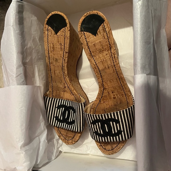 Vintage Chanel Stripe Cork Sandals - Picture 2 of 12